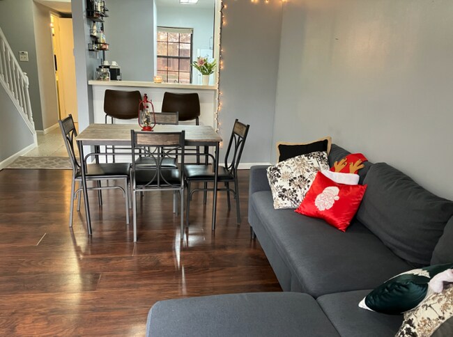 Photo - 526 E Graham Pl