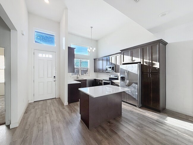 Photo - 1843 Manitoba Ct