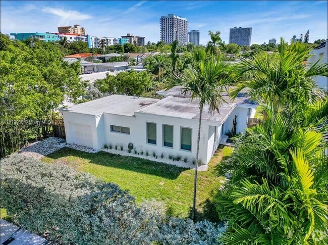 Building Photo - 7537 W Treasure Dr Rental