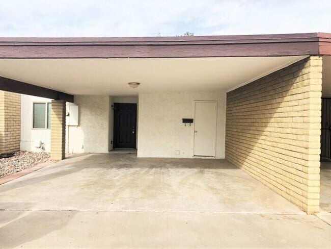 Building Photo - Remodeled 2 bedroom / 2 Full Bath Rental