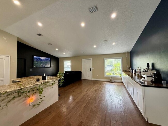Photo - 42 Renworth Ln