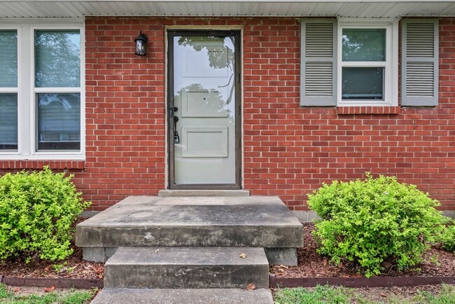 Photo - 143 N Meadow Dr