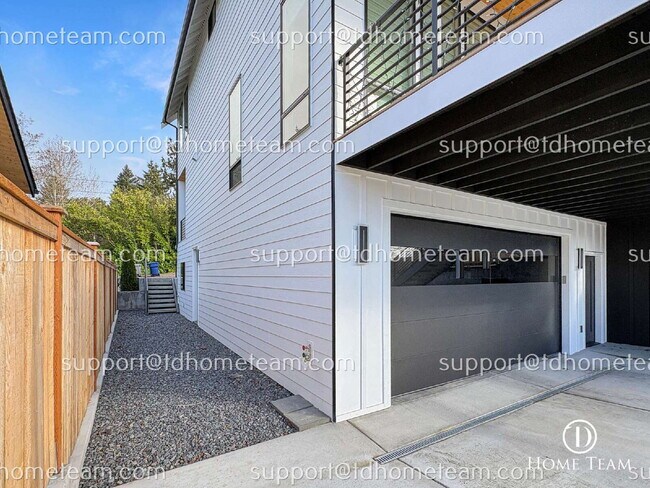 "Charming 864 Sq Ft 1-Bed Oasis in University Place – Perfect for Cozy Living!"