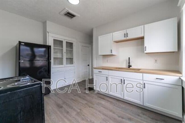Photo - 1037 N Parker Ave