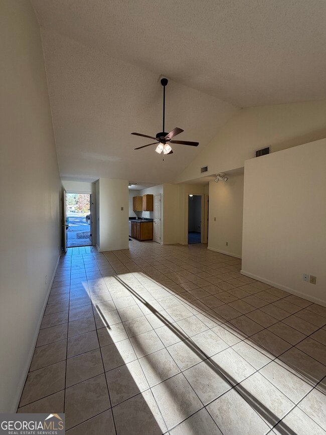 Photo - 444 Admiral's Walk Dr