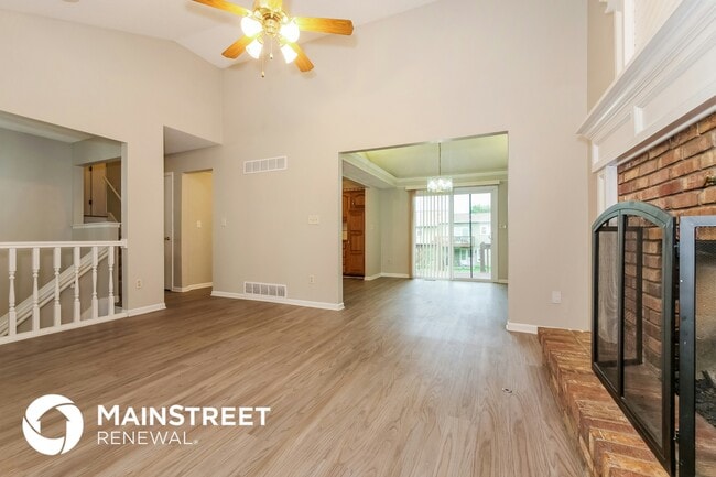 Photo - 716 Feldspar St