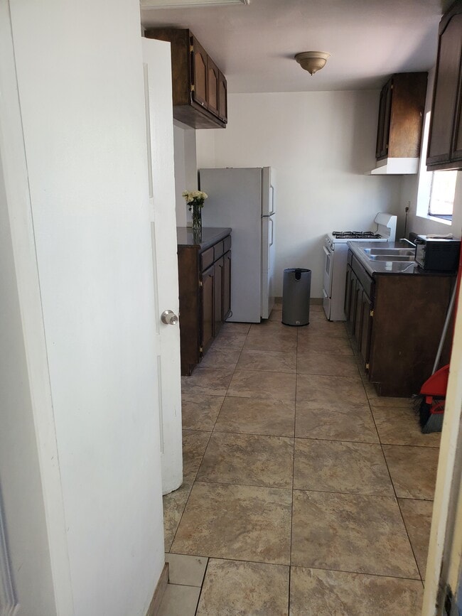 Kitchen - 2176 W 26th Pl Unit 2176 1/2 B 26th pl