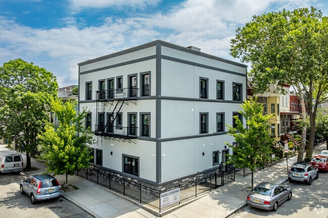 Building Photo - 22 Fleet St Rental