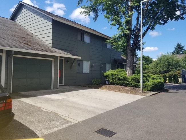 Royal Crest Townhomes - Royal Crest Townhomes