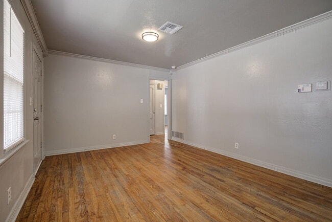 Photo - 910 Garver St