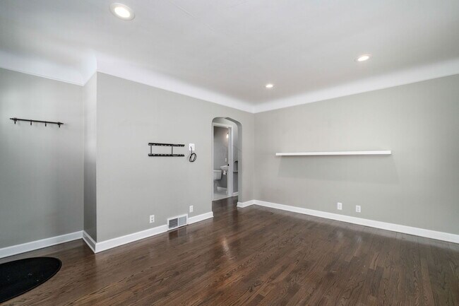 Photo - 537 Bird Ave