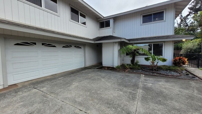 Building Photo - Spacious 5 Bedroom 3 Bath Duplex House w/ 2 car Garage and Gated Driveway in Mililani