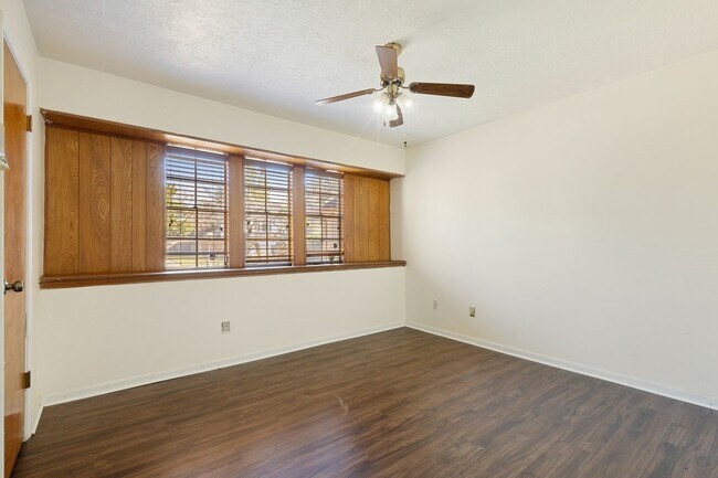 Photo - 1006 Bolton Dr