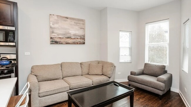 Photo - 1922 N Rockwell St Unidad 1