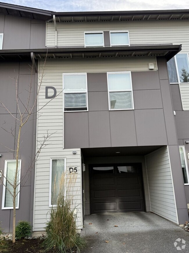 Building Photo - Modern Lynnwood 3BD/3BTH Townhome for Leas...