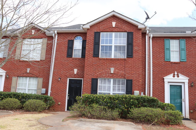 Welcome to our charming 3 Bedroom Townhome... - Welcome to our charming 3 Bedroom Townhome...