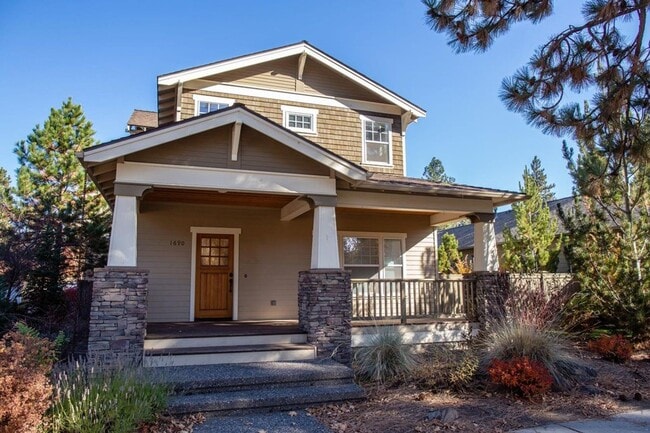 Building Photo - 1690 N W Lepage Pl Unit #1