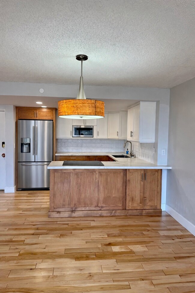 Building Photo - 515 S 1000 E Unit Apt 707