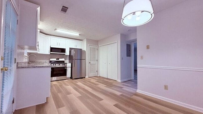 Photo - Snellville 2 Bed-2.5 Bath Townhouse, BRAND NEW KITCHEN and Flooring, End Unit