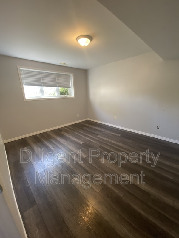 Photo - 588 Howden St