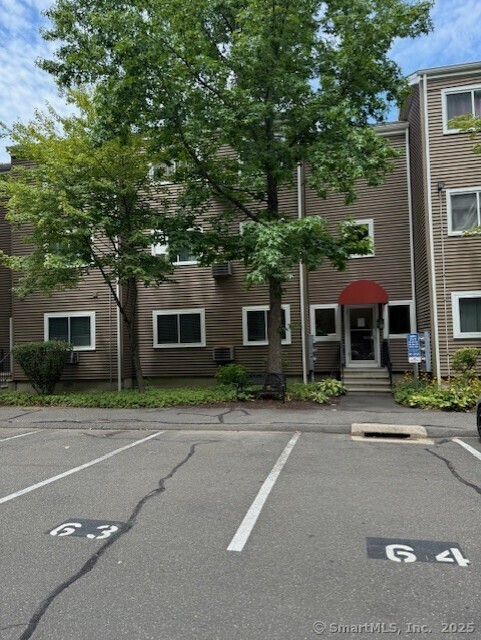 Building Photo - 14 Newtown Rd Unit B9 Rental