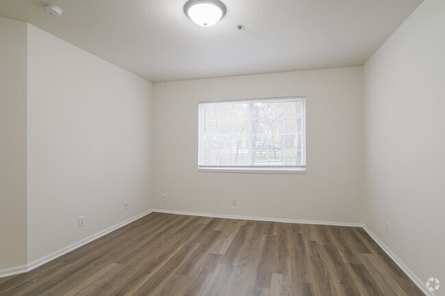 3 BR, 2 BA - 1100 SF