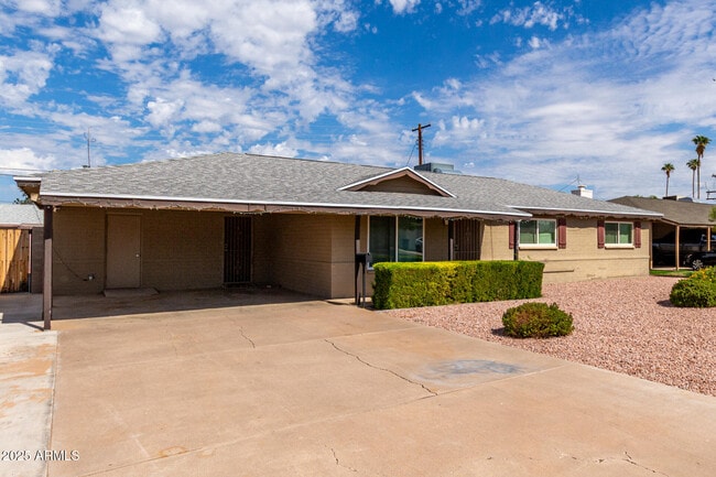 Photo - 1520 W 6th St