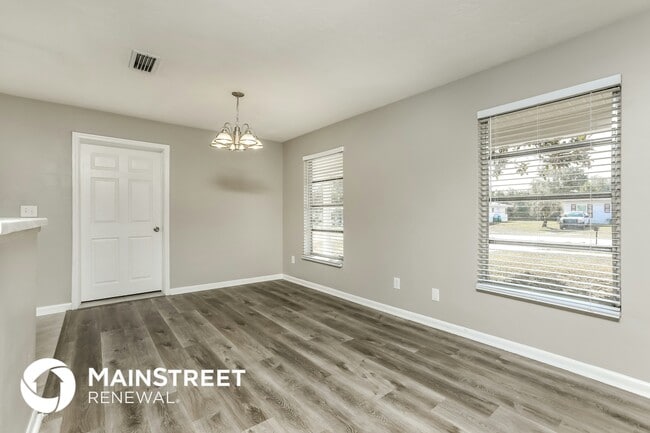 Photo - 686 Hager St