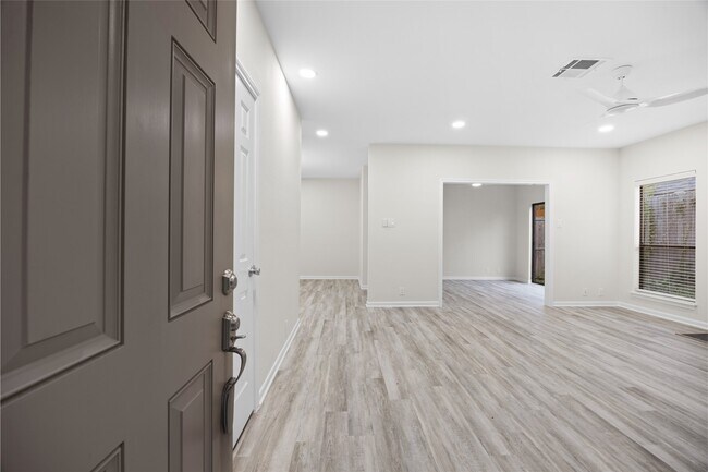 Photo - 2668 Bering Dr Unidad 2668