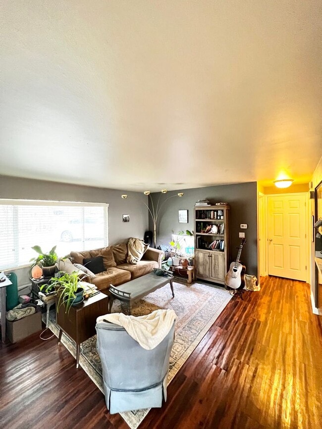 Photo - Locust312 (CW-KS) Unidad 3