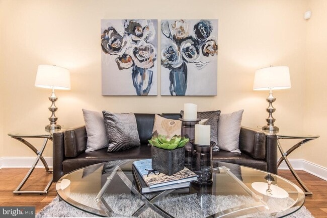 Photo - 2345 Turner St