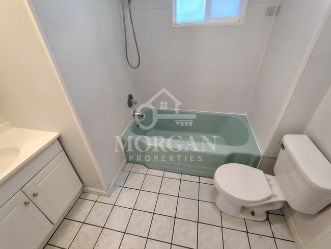 Photo - 2439 Chase St