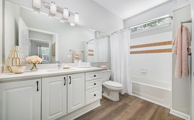 Photo - Avana Thornblade