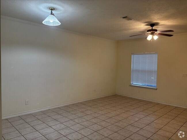 Building Photo - 616 Vicki Dr Unit 616 B Rental
