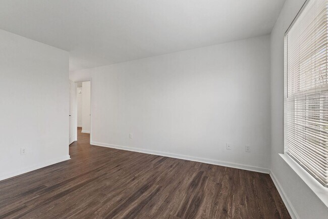 Photo - Rent $1475/mo********** Honda Plant around...
