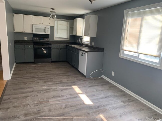 Photo - 1410 Airway Dr