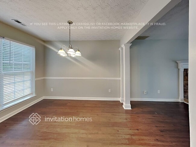 Photo - 86 E Main St N