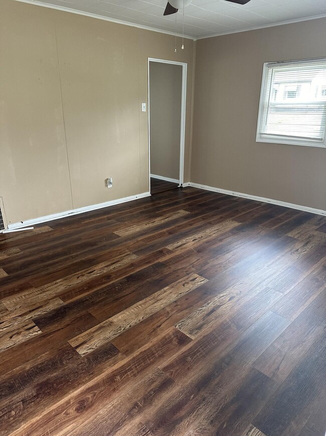 Photo - 937 Meadow Ln