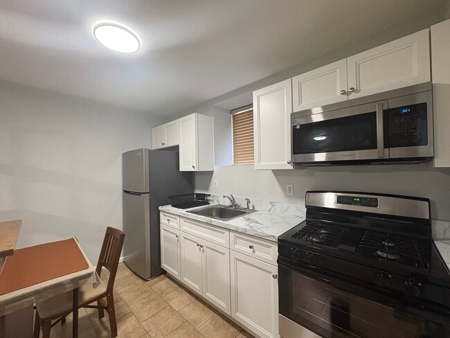 Building Photo - 273 Eltingville Blvd Unit side apartment