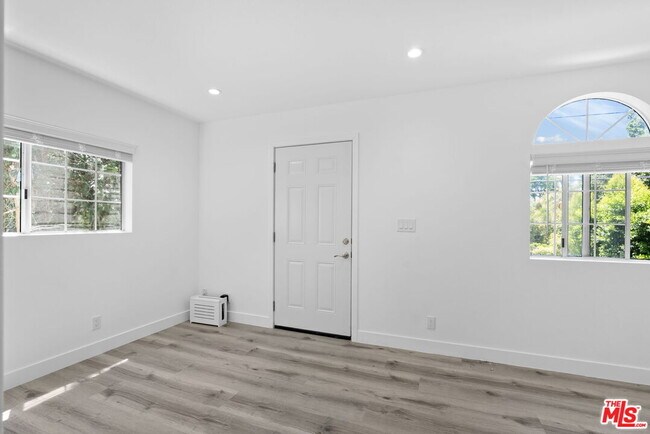 Photo - 5543 Fallbrook Ave