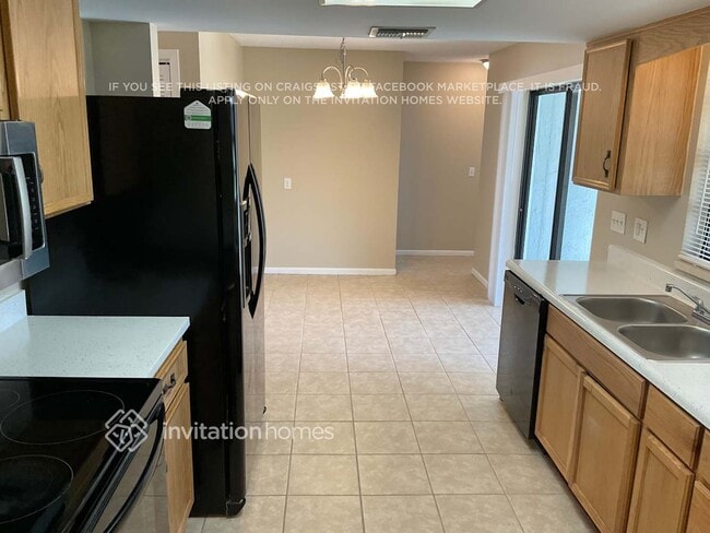 Photo - 1856 Edith St NE