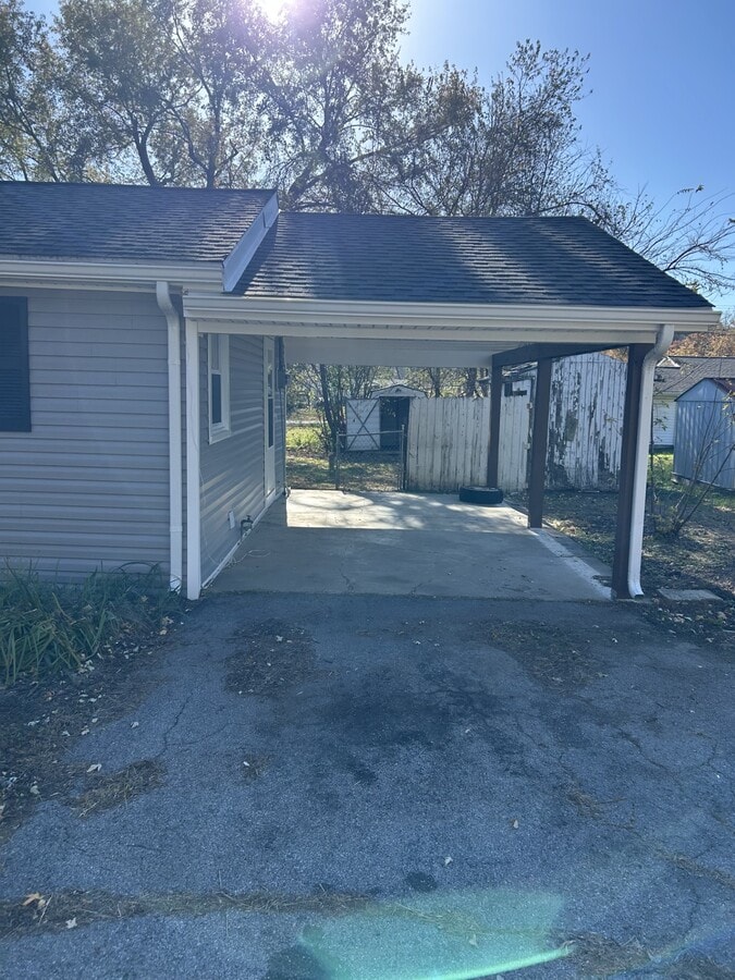 Photo - 604 Sanderson Dr