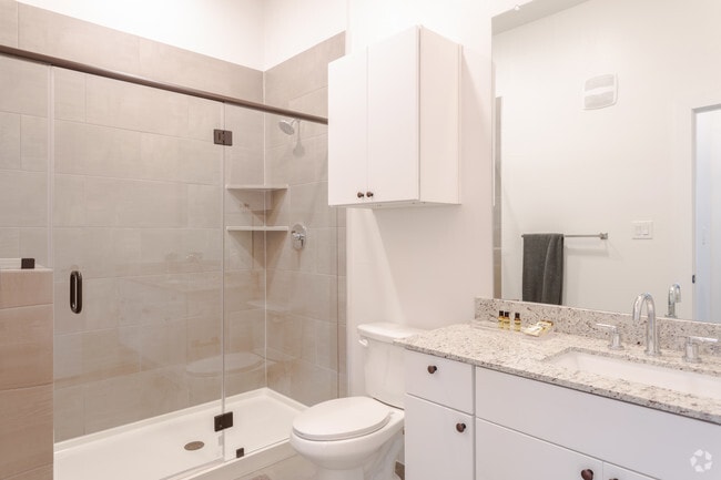 2BR,2BA - 1223SF - BATHROOM - Park 7