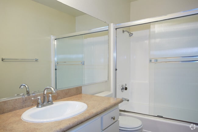 1BR, 1BA - 735