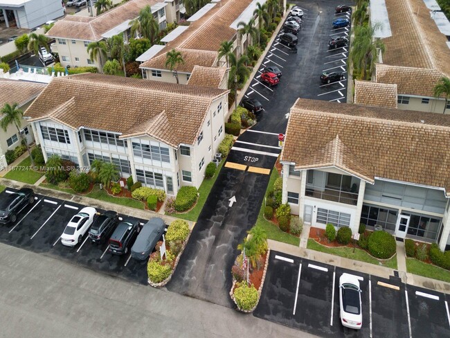 Photo - 2121 NE 42nd Ct Unidad 202C