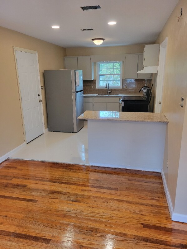 Photo - 2059 Holmes St