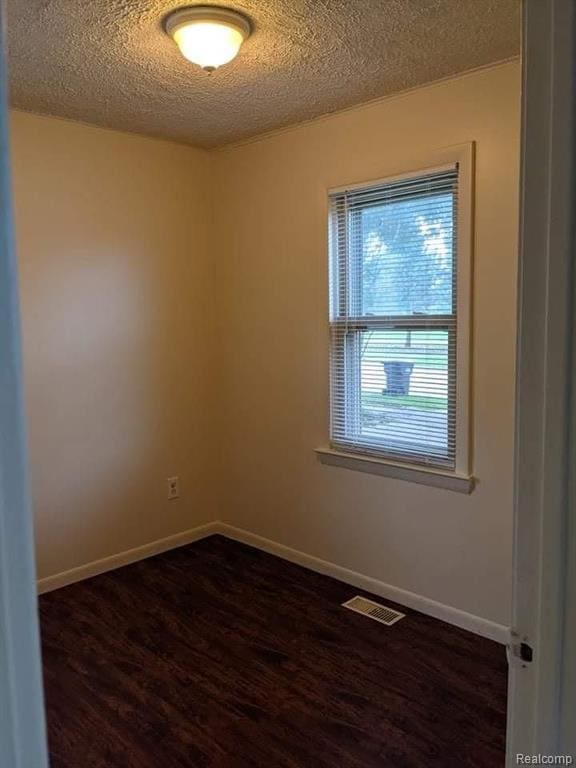 Photo - 5833 Harold St