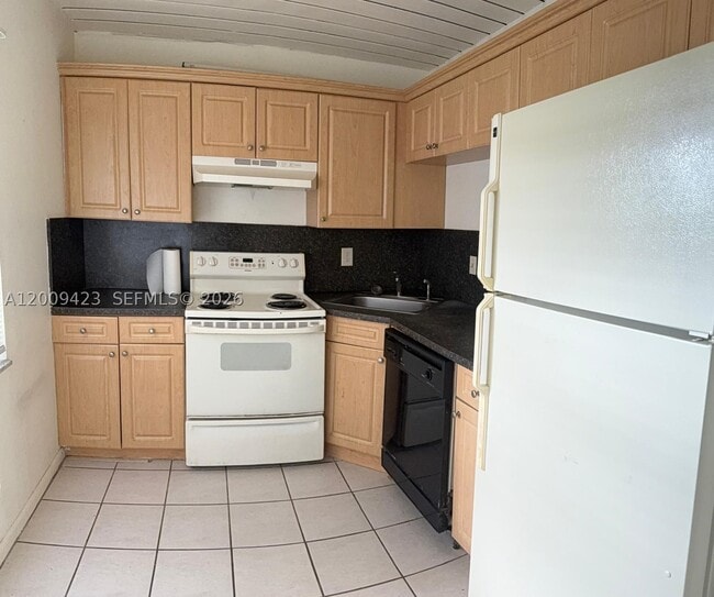 3774 Inverrary Dr Unit 105P