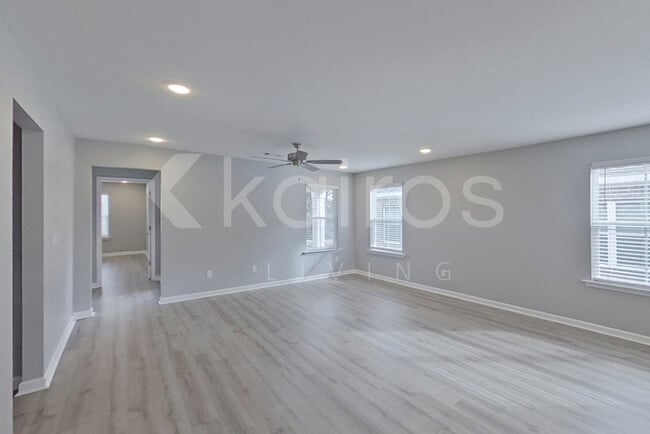 Photo - 342 Angela St