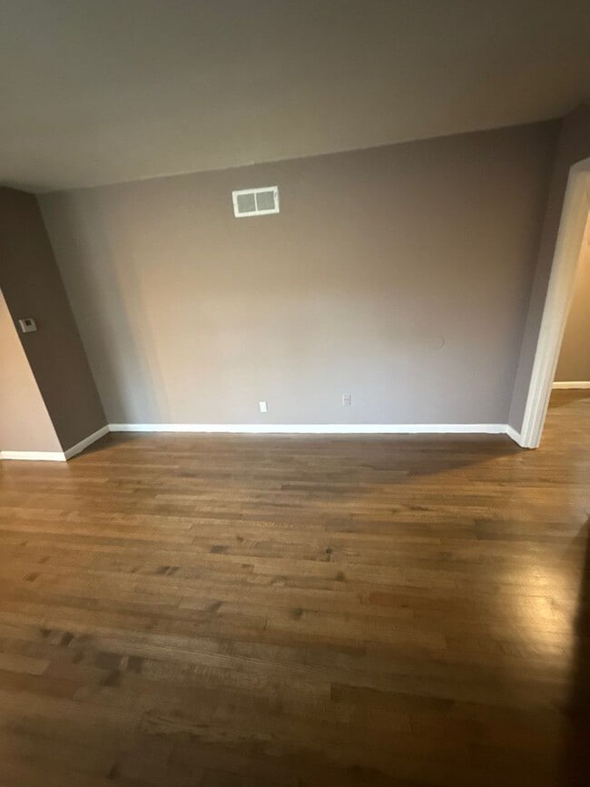 Photo - 4493 Westmont Rd